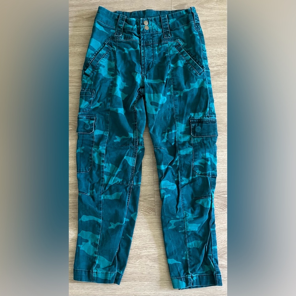 Urban Outfitters turquoise camo slight crop jeans 26